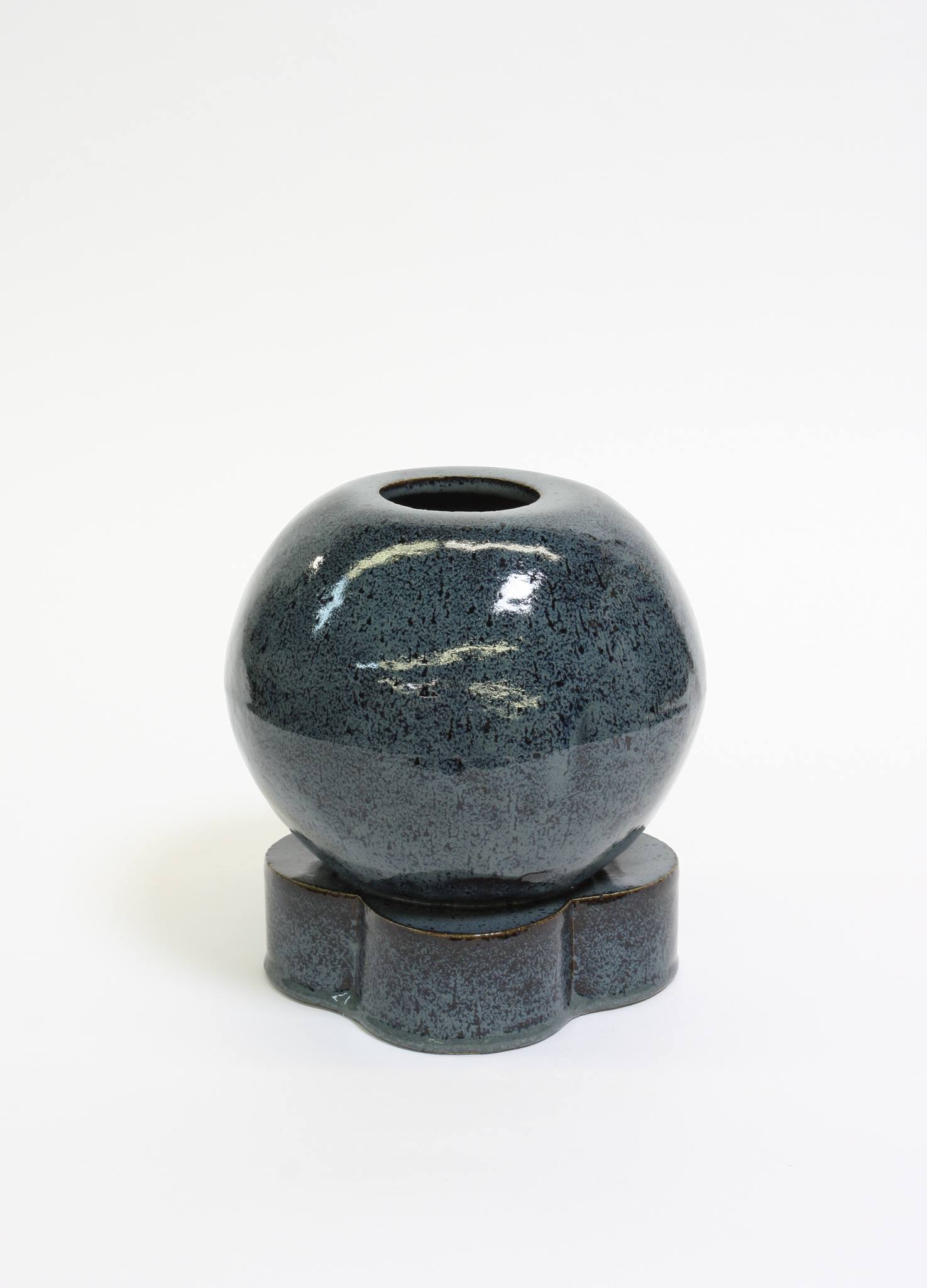 Tube Clover Ball Vase